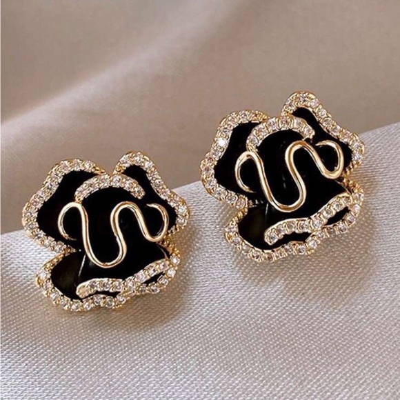 Mejuri Jewelry - BRAND NEW🖤Vintage French Design Luxurious Rhinestone Floral Stud Earrings